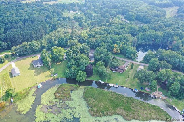 1938 Lakeview Drive, Lapeer, MI 48446
