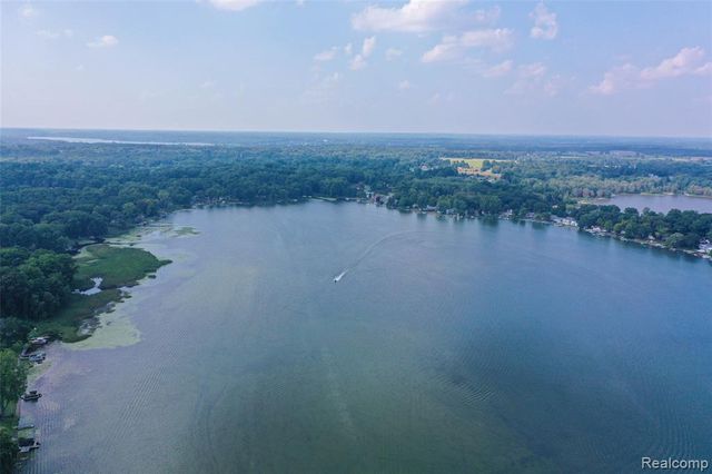 1938 Lakeview Drive, Lapeer, MI 48446