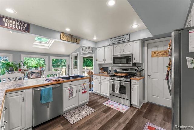 1938 Lakeview Drive, Lapeer, MI 48446