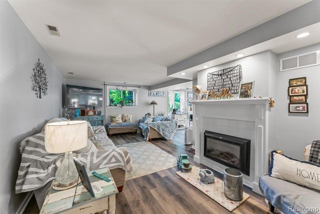 1938 Lakeview Drive, Lapeer, MI 48446