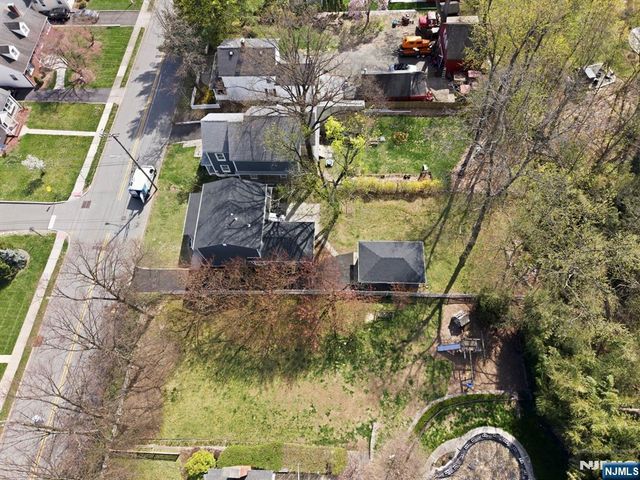59 Erie Avenue, Midland Park, NJ 07432
