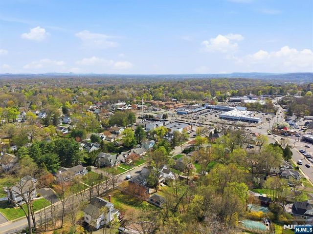59 Erie Avenue, Midland Park, NJ 07432