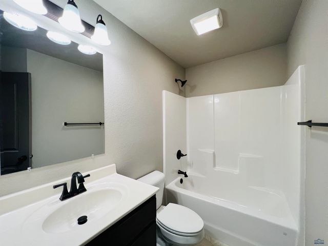 636 RACHEL LN, Box Elder, SD 57719