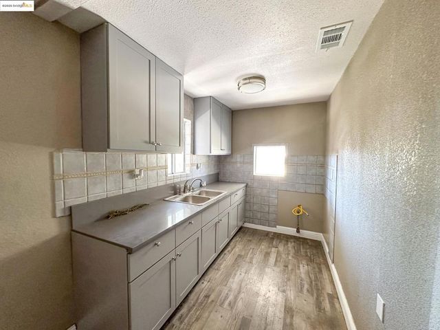 710 Atlantic Dr, Modesto, CA 95358