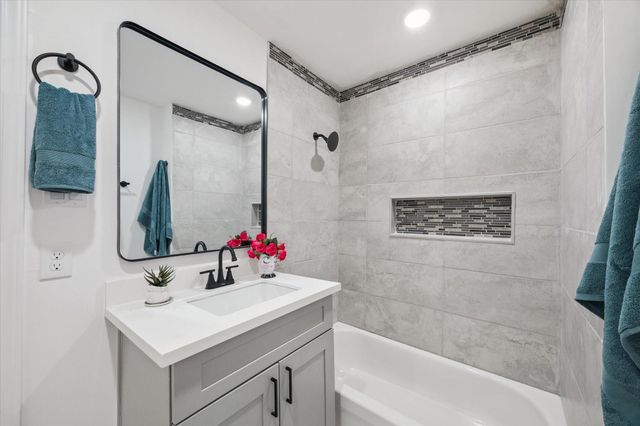 9206 St Lo Road, Houston, TX 77033