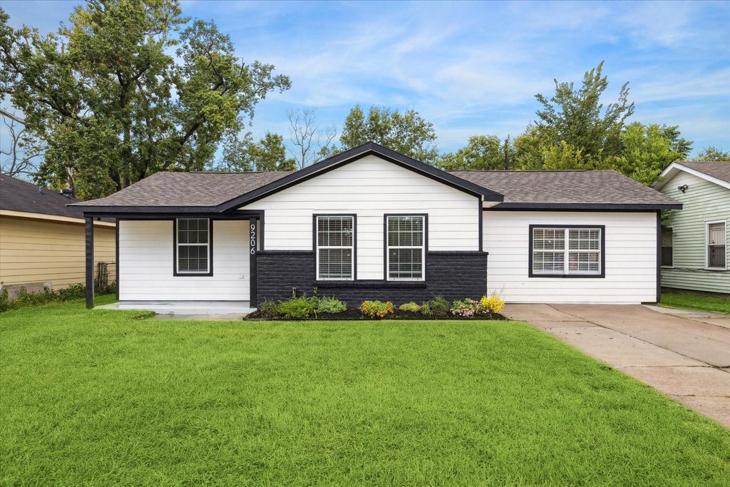 9206 St Lo Road, Houston, TX 77033