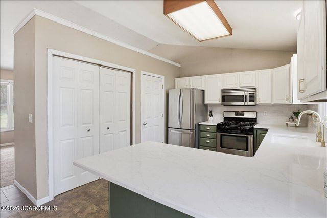 2418 COLONIAL HILLS ROAD, Jefferson City, MO 65109