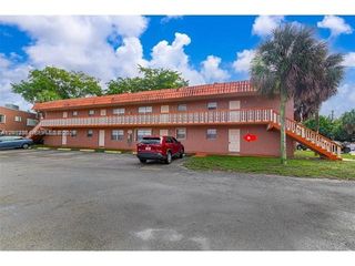 2040 NW 81st Ave 122, Pembroke Pines, FL 33024