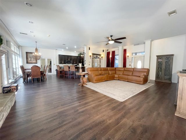 286 W Ridge Street, Decatur, TX 76234