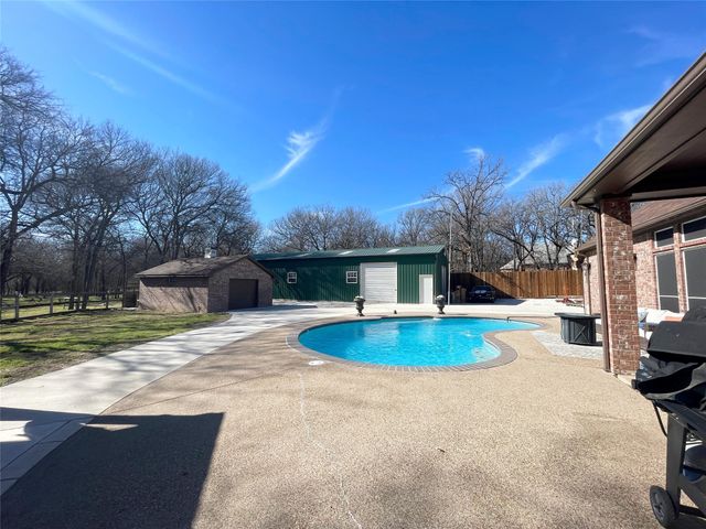 286 W Ridge Street, Decatur, TX 76234