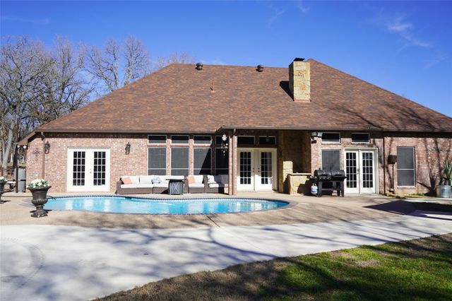286 W Ridge Street, Decatur, TX 76234