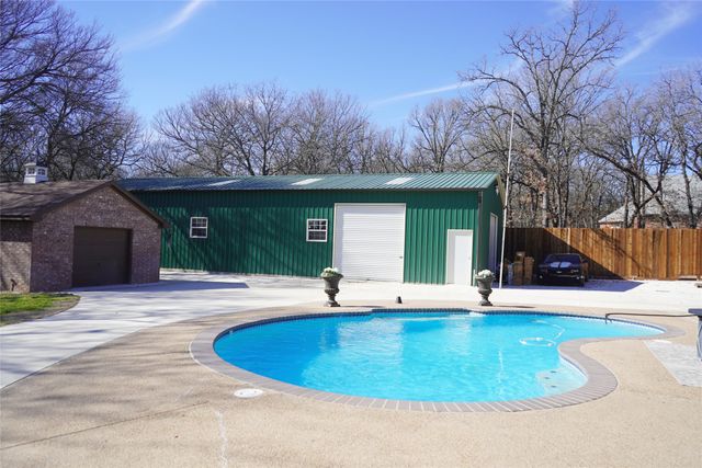 286 W Ridge Street, Decatur, TX 76234