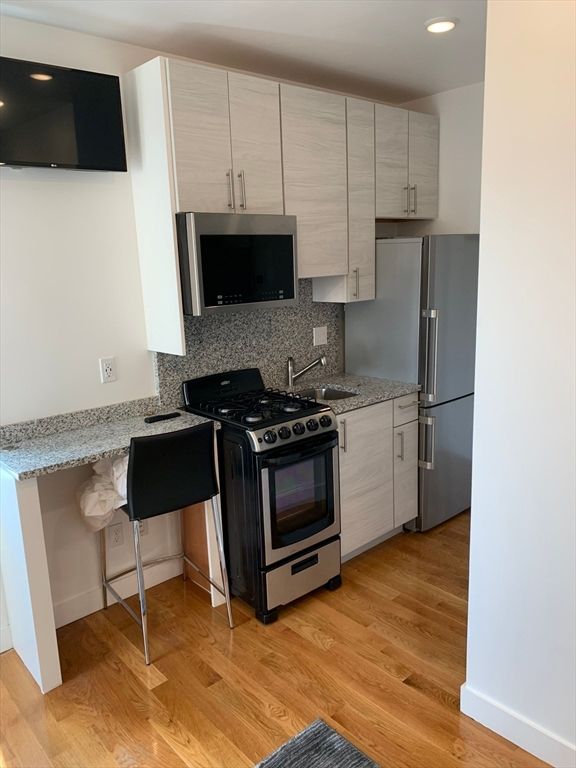 16 Fifth St 23, Chelsea, MA 02150