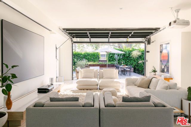 2643 Stoner Avenue, Los Angeles, CA 90064