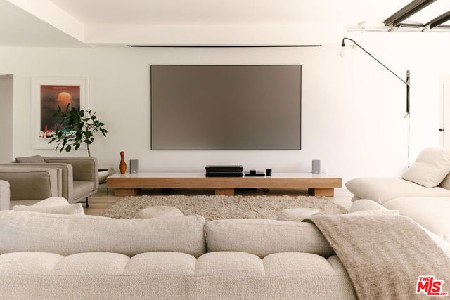 2643 Stoner Avenue, Los Angeles, CA 90064