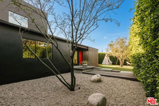 2643 Stoner Avenue, Los Angeles, CA 90064