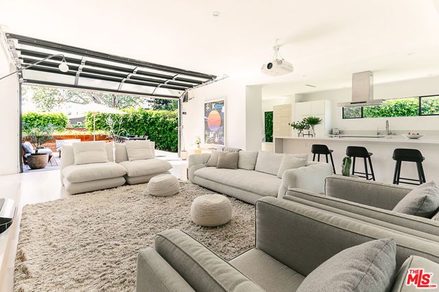 2643 Stoner Avenue, Los Angeles, CA 90064