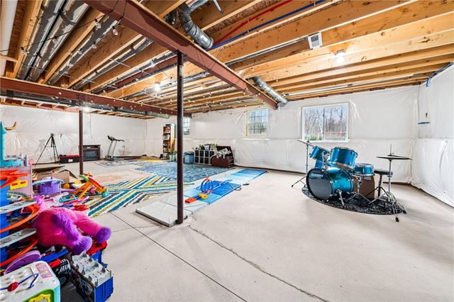 34 Robert Michaels Run, Penfield, NY 14580