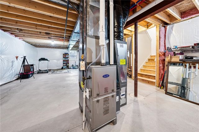 34 Robert Michaels Run, Penfield, NY 14580