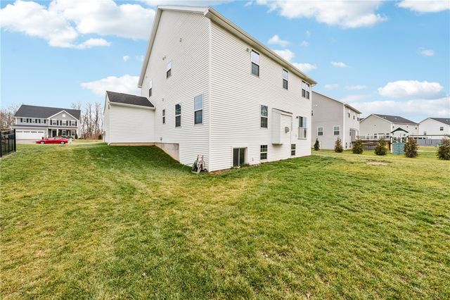34 Robert Michaels Run, Penfield, NY 14580