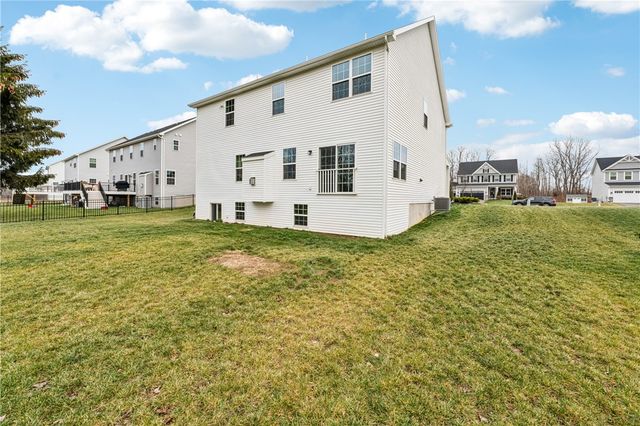 34 Robert Michaels Run, Penfield, NY 14580