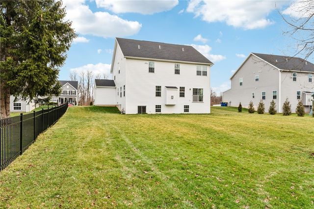 34 Robert Michaels Run, Penfield, NY 14580