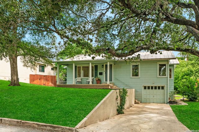 253 E Edgewood Pl, Alamo Heights, TX 78209