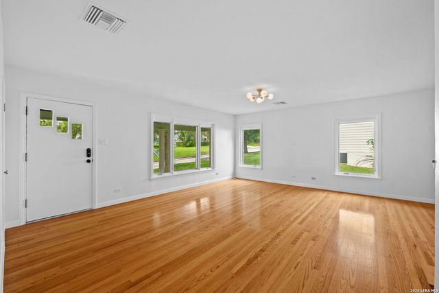 253 E Edgewood Pl, Alamo Heights, TX 78209