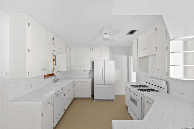 253 E Edgewood Pl, Alamo Heights, TX 78209
