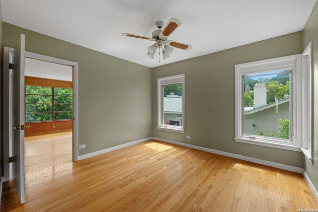 253 E Edgewood Pl, Alamo Heights, TX 78209