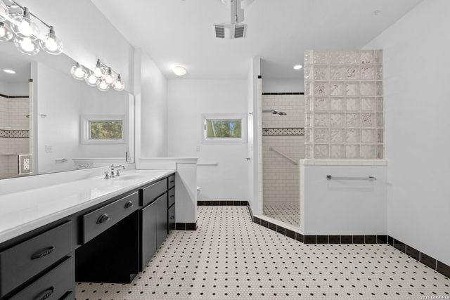253 E Edgewood Pl, Alamo Heights, TX 78209