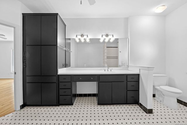 253 E Edgewood Pl, Alamo Heights, TX 78209