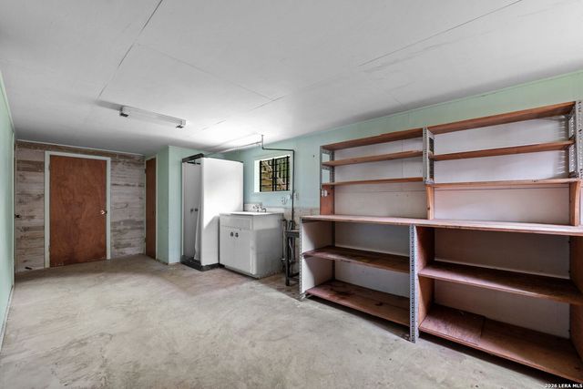 253 E Edgewood Pl, Alamo Heights, TX 78209