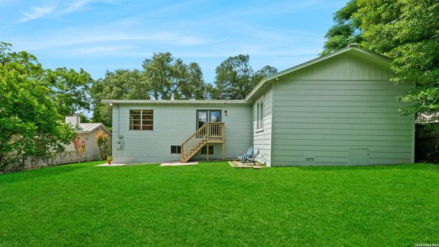 253 E Edgewood Pl, Alamo Heights, TX 78209