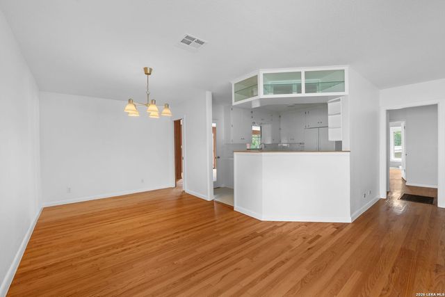 253 E Edgewood Pl, Alamo Heights, TX 78209