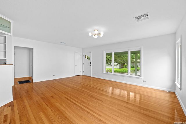 253 E Edgewood Pl, Alamo Heights, TX 78209