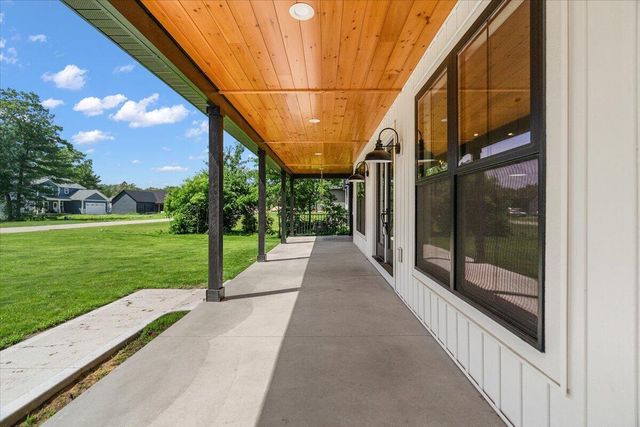 412 Sabine Drive, Muskegon, MI 49442