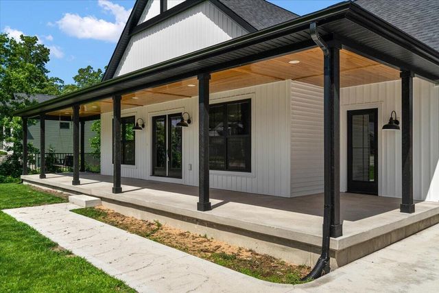 412 Sabine Drive, Muskegon, MI 49442