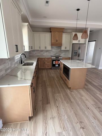 623 Winding Creek Road, Rocky Point, NC 28457