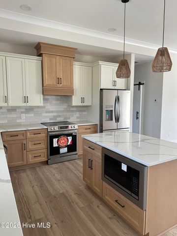 623 Winding Creek Road, Rocky Point, NC 28457