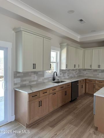 623 Winding Creek Road, Rocky Point, NC 28457