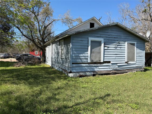 712 N Mccarty Avenue, Eagle Lake, TX 77434