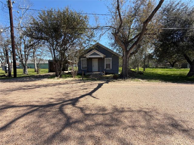 712 N Mccarty Avenue, Eagle Lake, TX 77434