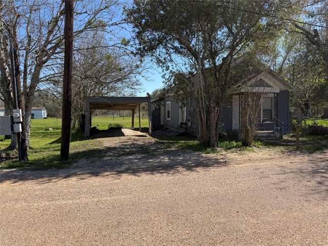 712 N Mccarty Avenue, Eagle Lake, TX 77434