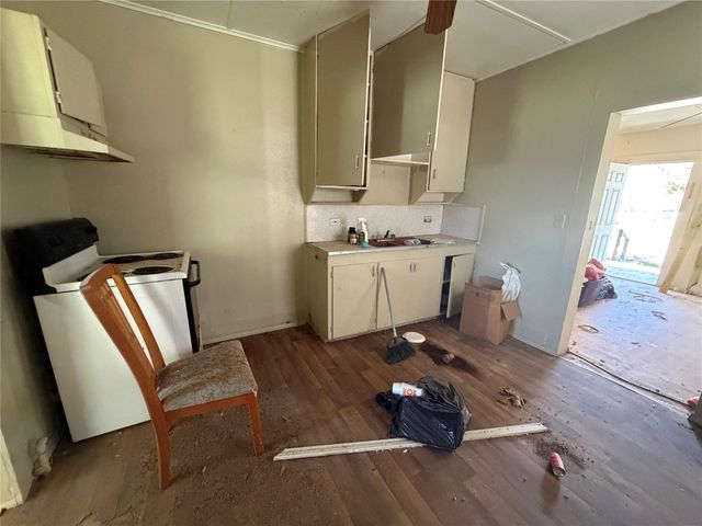 712 N Mccarty Avenue, Eagle Lake, TX 77434