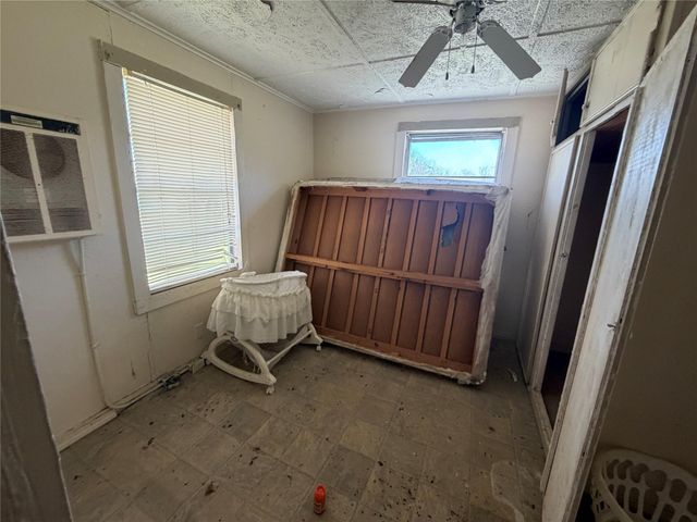 712 N Mccarty Avenue, Eagle Lake, TX 77434