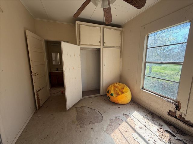 712 N Mccarty Avenue, Eagle Lake, TX 77434