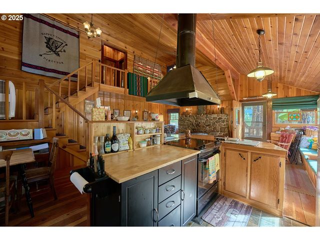 60664 UMATILLA Rd, Joseph, OR 97846