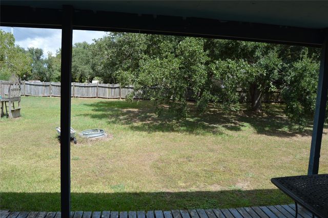 692 Cashscreek Road, Palacios, TX 77465