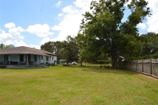 692 Cashscreek Road, Palacios, TX 77465